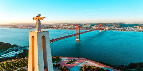 Vuelo más hotel a Almada