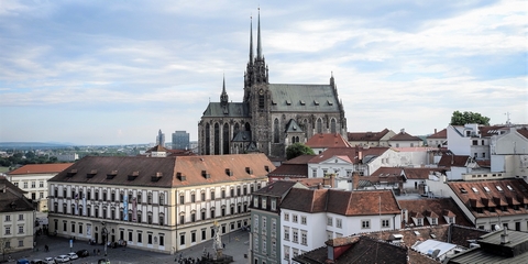 Vuelo más hotel a Brno