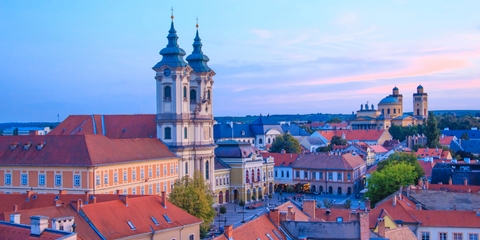 Vuelo más hotel a Eger