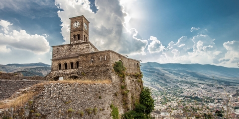 Viajes a Gjirokastra