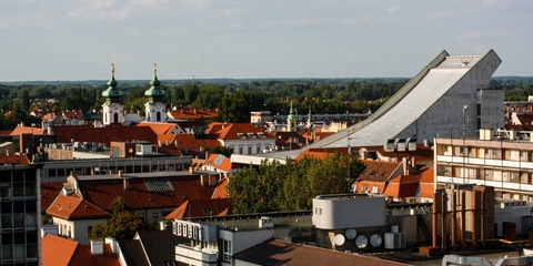 Vuelo más hotel a Gyor