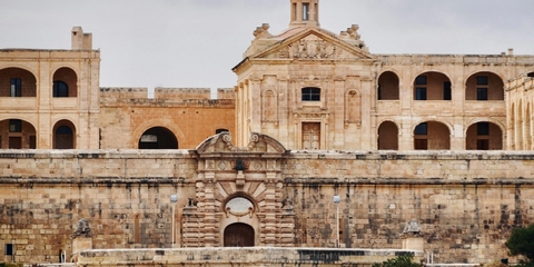 Vuelo más hotel a Gzira