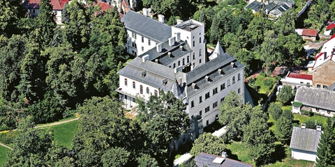 Vuelo más hotel a Pardubice