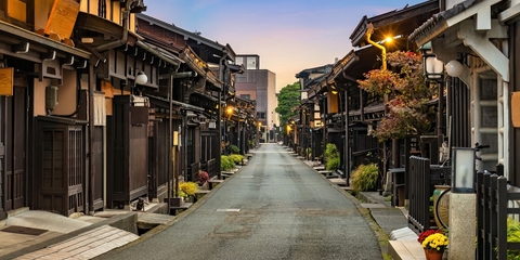 Vuelo más hotel a Takayama