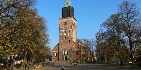 Vuelo más hotel a Turku