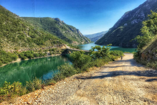 Descubre el encanto de los paisajes bosnios