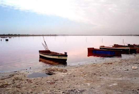 Botes en el Lago Rosa