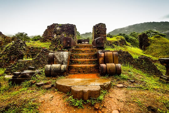 Restos de un antiguo templo de Vietnam