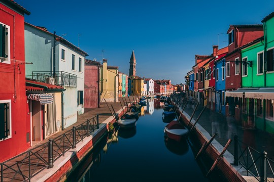 Descubre el encanto de Burano