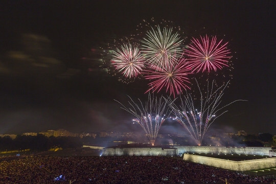 Panorámica de los famosos fuegos artificiales de San Fermín